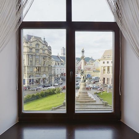 Apartment Mitskevycha Square 5 Lviv Exteriör bild