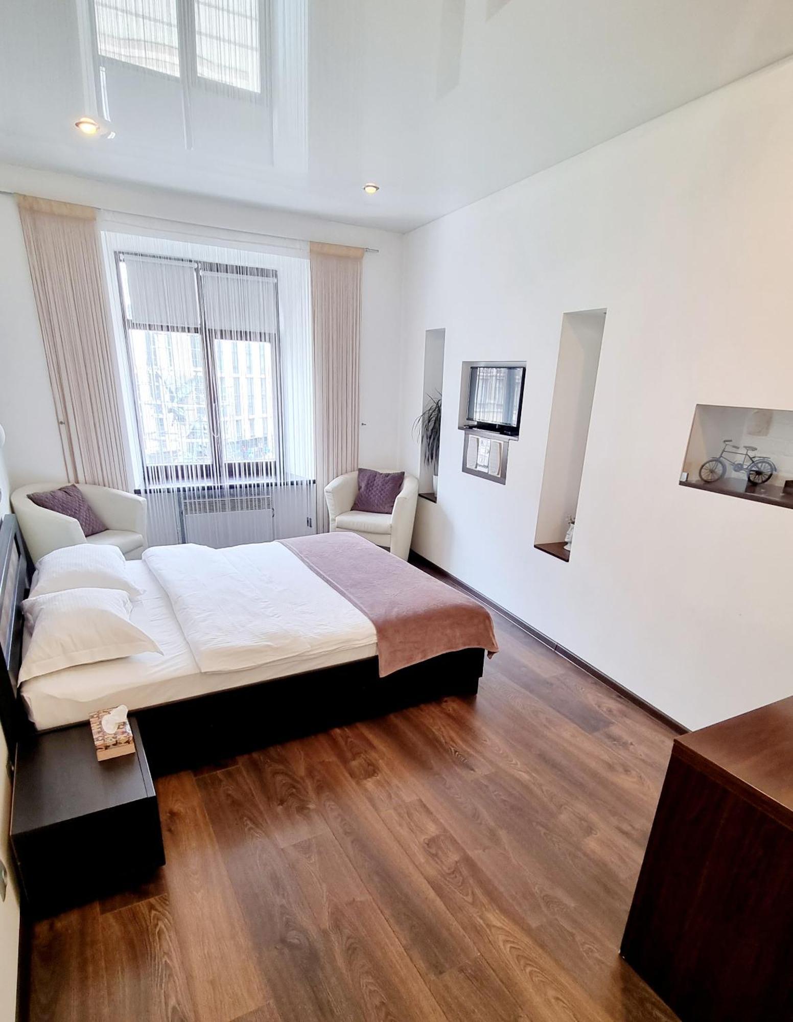Apartment Mitskevycha Square 5 Lviv Exteriör bild